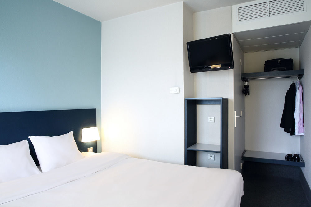 B&B Hotel Hyères Exteriör bild